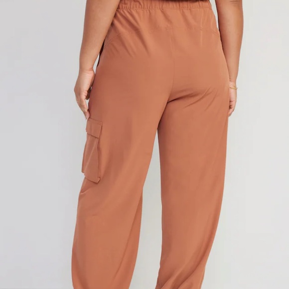 NWY OLD NAVY High-Waisted StretchTech Wide-Leg Cargo Pants Color: Tumeric Root - Picture 5 of 5